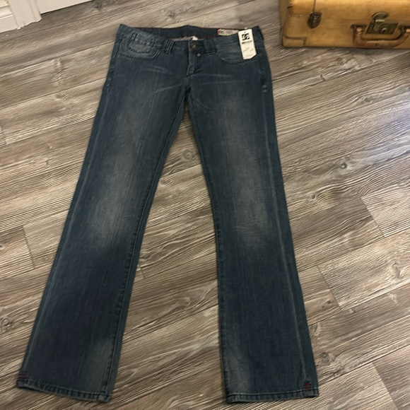 DC STRAIGHT VINTAGE II LOW RISE SIZE 28 NWT BLUE JEANS - Picture 2 of 7